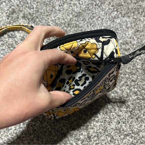 VERA BRADLEY MINI HIPSTER CROSS BODY PURSE BAG YELLOW GO WILD LEOPARD PRINT - Picture 5 of 10